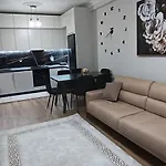 Kasim Cozy - Near Airport Tirana Apartament *