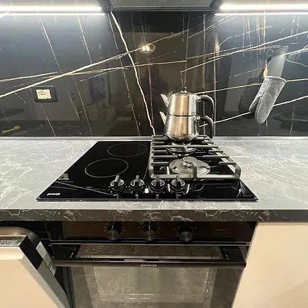 Kasim Cozy - Near Airport Tirana شقة