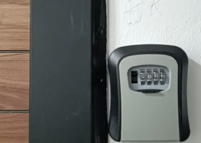 Kasim Cozy - Near Airport Tirana 公寓 *